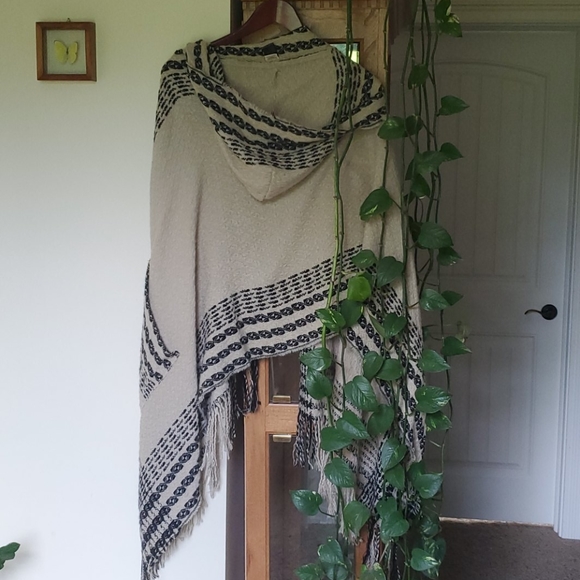 Boho Hooded Altar'd State Shawl - Picture 2 of 2